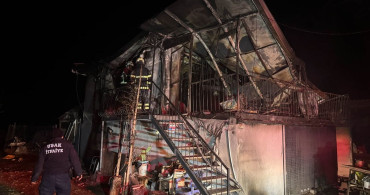 Uşak'ta Prefabrik Evde Yangın: Bir Çift Hayatını Kaybetti