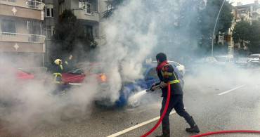 Uşak'ta Seyir Halindeki Otomobilde Yangın Çıktı