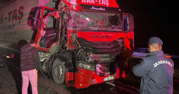 Uşak'ta Tır Çarpışması: 1 Yaralı