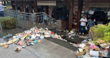 Üsküdar sahaflar çarşısında su baskını sonrası yüzlerce kitap zarar gördü