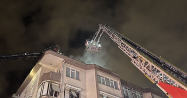 Üsküdar'da Çatı Katında Yangın Çıktı