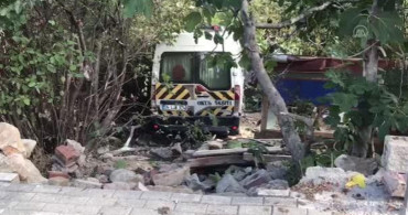 Üsküdar’da Korkutan Kaza: Okul Servisi Evin Duvarına Çarptı