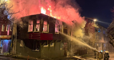 Üsküdar'da Metruğa Yangın İtfaiye Ekipleri Tarafından Kontrol Altına Alındı