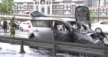 Üsküdar'da seyir halindeki SUV alev aldı