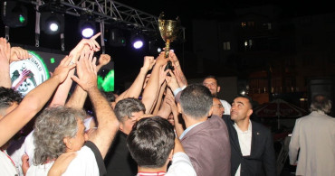 Üzümlüspor BAL'a Yükseldi, Şampiyonluk Kutlamaları Coşkuyla Gerçekleştirildi