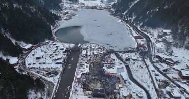 Uzungöl Kış Festivali'nde Dev Horon Halkası Oluşturuldu