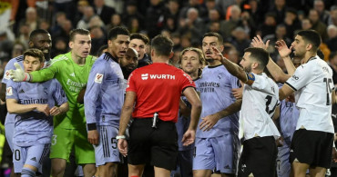 Valencia Real Madrid maçında şok eden pozisyon: Golden sadece 1 saniye önce maçı bitirdi