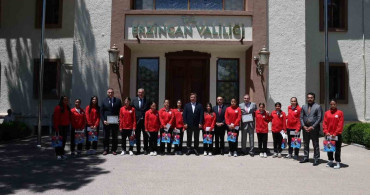Vali Aydoğdu, Türkiye şampiyonasına hazırlanan futsal takımını ağırladı