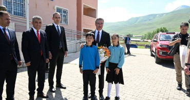 Vali Baruş, öğrencilerin karne heyecanına ortak oldu