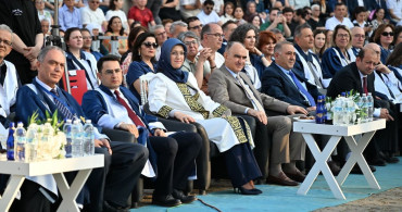 Vali Özkan'dan Genç Hekimlere Önemli Mesajlar