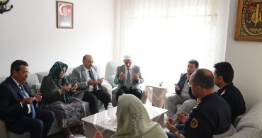 Vali Ustaoğlu 15 Temmuz şehitlerini anmak üzere ailelerini ziyaret etti
