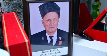 Vali Yılmaz, merhum Kıbrıs gazisi Tınmaz’ın ailesine taziye ziyaretinde bulundu