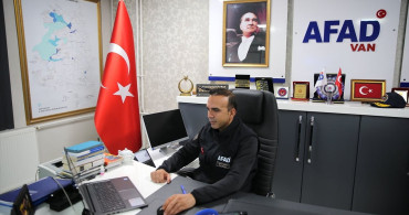 Van AFAD Müdürü Mehmet Ulutaş, Anadolu Ajansı'nın Yılın Kareleri Oylamasına Katıldı