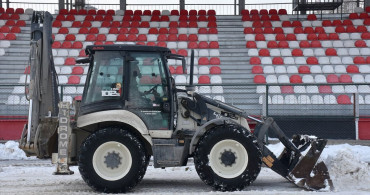 Van Atatürk Stadyumu'nda Kar Temizliği