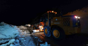 Van-Bahçesaray Yolunda Gece Çalışmaları Başladı