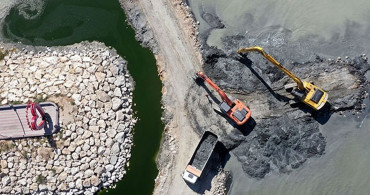 Van Gölü Temizleniyor! Toplam 14 Bin Ton Çamur Çıktı