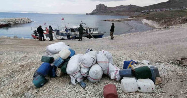 Van Gölü’nde İnci Kefali İçin Av Yasağı Başladı