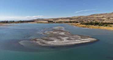 Van Gölü'nde Tarihi İskelenin Ayağa Kaldıran Çekilme
