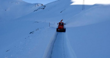 Van ve Hakkari'de 60 Yerleşim Bölgesinin Yolu Kapandı 