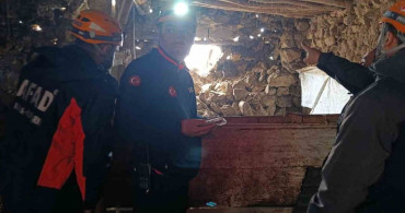 Van'da 5.2 Büyüklüğünde Deprem: Ahır Çöktü, Panik Anları Yaşandı