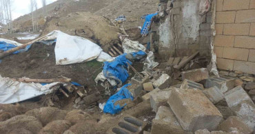 Van'da Ahır Çöktü: 23 Küçükbaş Hayvan Telef Oldu