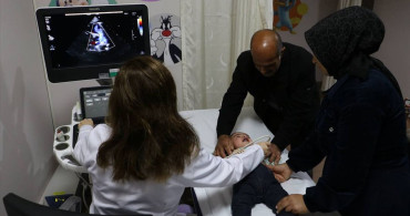 Van'da Doğan Kalbi Yarım Bebek, İstanbul'da Hayata Tutundu