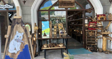 Van'da ömrünü tamamlamış ceviz ağaçları dekoratif ürünlere dönüşüyor