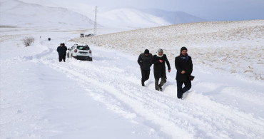 Van'da Tipi Nedeniyle Mahsur Kalan Araçlar Kurtarıldı