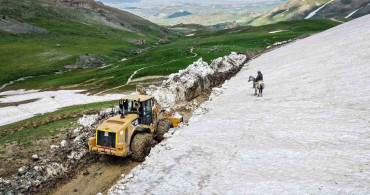 Van'da Yayla Yollarının Açılması İçin Çalışmalar Sürüyor