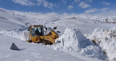 Van'da Yol Açma Çalışmaları Devam Ediyor