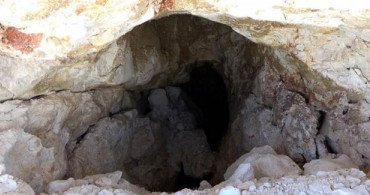 Van'da Yol Çalışması Esnasında Urartular’a Ait 2 Kaya Mezarı Bulundu