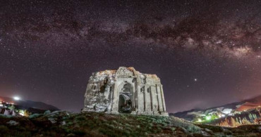 Van’daki 1700 yıllık St. Bartholomeus Kilisesi Geceleri Bir Başka Güzel