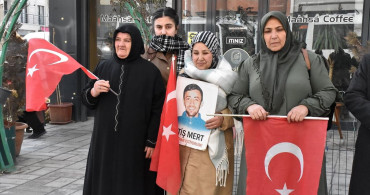 Vanlı Aileler 'Evlat Nöbeti'ni Sürdürüyor