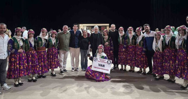 Vanlı kızlar halk oyunlarında tarih yazdı