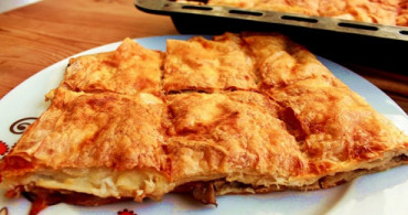 Vejetaryenlerin Tercihi Enfes Mantarlı Börek Tarifi 