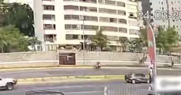 Venezuela'daki depremlerin şiddeti kamerada