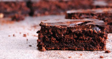 Vişne Aromalı Brownie Tarifi