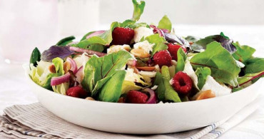 Yaban Mersinli ve Kivili Salata Nasıl Yapılır?
