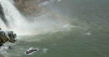 Yağış Sonrası Düden Şelalesi'nin Etkisi: Deniz Kahverengiye Döndü