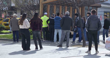 Yalova'da İzinsiz Fotoğraf Çeken Kişiye Vatandaşlardan Sert Tepki