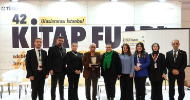 Yalvaç Ural, İstanbul Kitap Fuarı'nda Okurlarıyla Buluştu