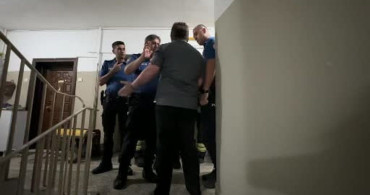 Yangın çıkarıp kendisini eve kilitleyen genç, ikna çabalarına rağmen çıkmadı