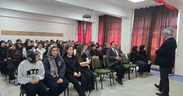 Yapay Zeka ile Geleceğe Işık Tutan Bilim Söyleşisi