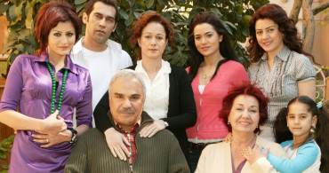 Yaprak Dökümü’nün Ferhunde’si Deniz Çakır Yıllar Sonra İtiraf Etti: Kadın Olarak Yaşamadığım Duyguları Yaşattı!