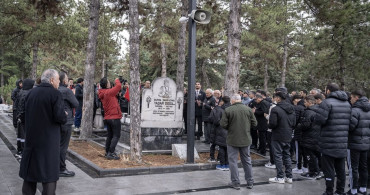 Yaşar Doğu'ya Saygı Duruşu