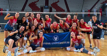 Yaşar Üniversitesi kadın voleybol takımı Türkiye şampiyonu oldu