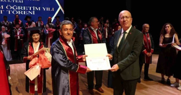 Yaşları Geçmiş Olmasına Rağmen Mezuniyet Sevinci