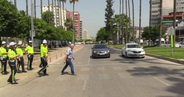 Yayalara Yol Vermeyen Sürücü Yaya Geçidinden Yürütüldü