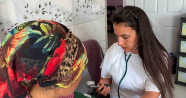 Yayladağı'nda 'Her gebeye bir ebe' uygulaması ile ev ziyaretleri sürüyor