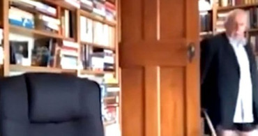 Yeni Zelanda'da Meclis Üyesi Video Konferans Topalantısına İç Çamaşırlı Çıktı